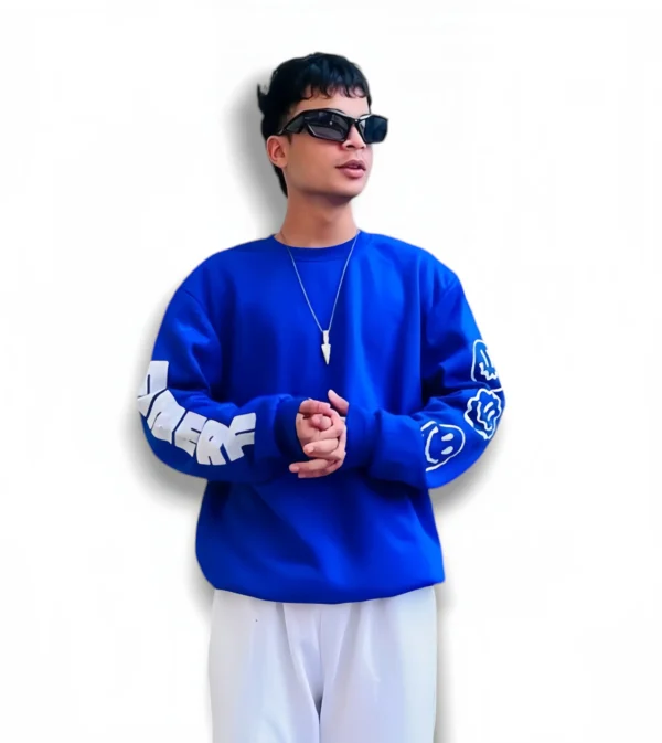 Retro Smiley Face Sweatshirt – Comfy, Soft Oversized Pullover - Image 2